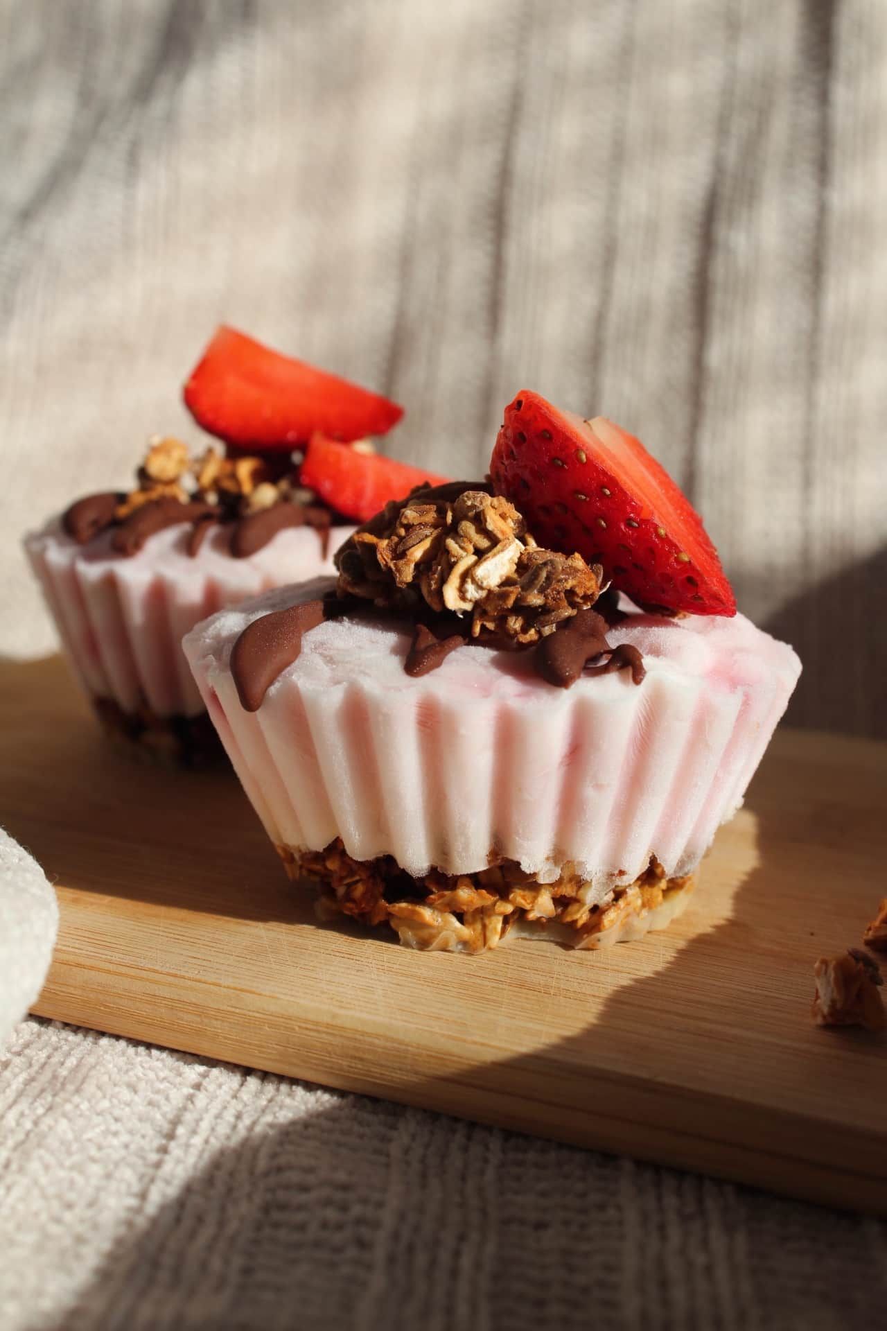 Mrazené jogurtové nanuky s granolou | sweetlifeofmimi.sk